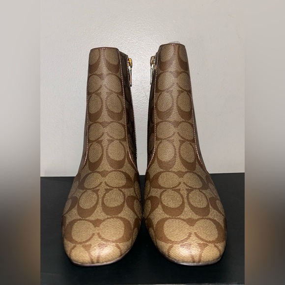 NEW! NIB COACH Noah Bootie in Signature C Canvas Khaki Size 9.5 - Picture 9 of 10